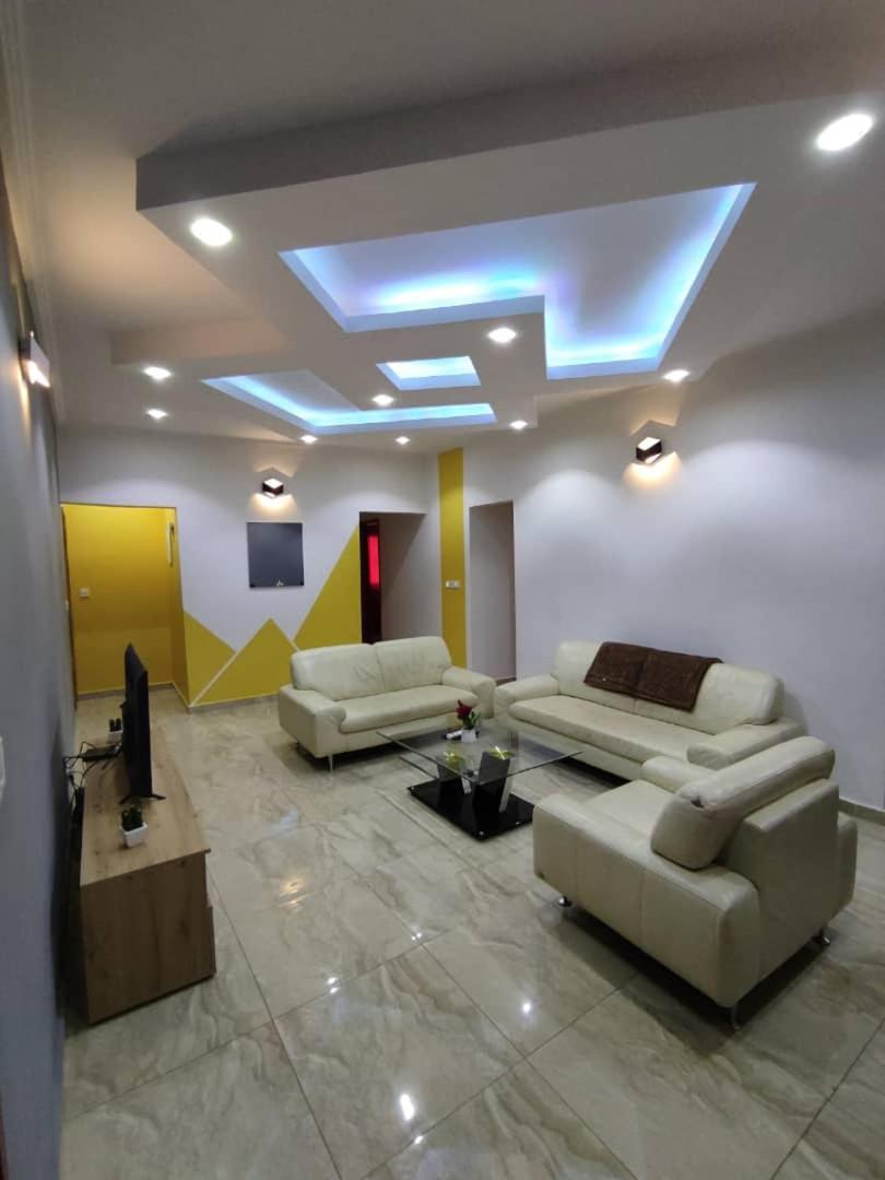 Hotel Appart B4U - Etoudi Yaoundé Exteriör bild
