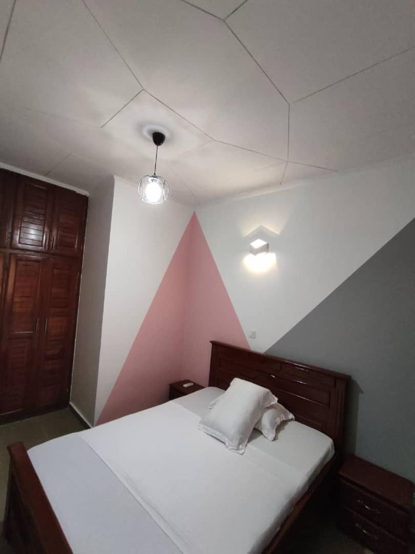 Hotel Appart B4U - Etoudi Yaoundé Exteriör bild